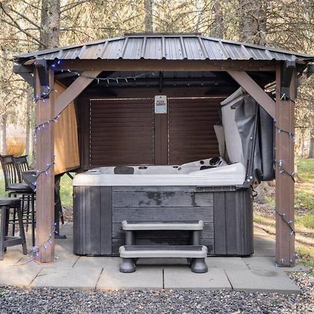 Rustic Cozy Cabin With Hot Tub Bragg Creek Экстерьер фото