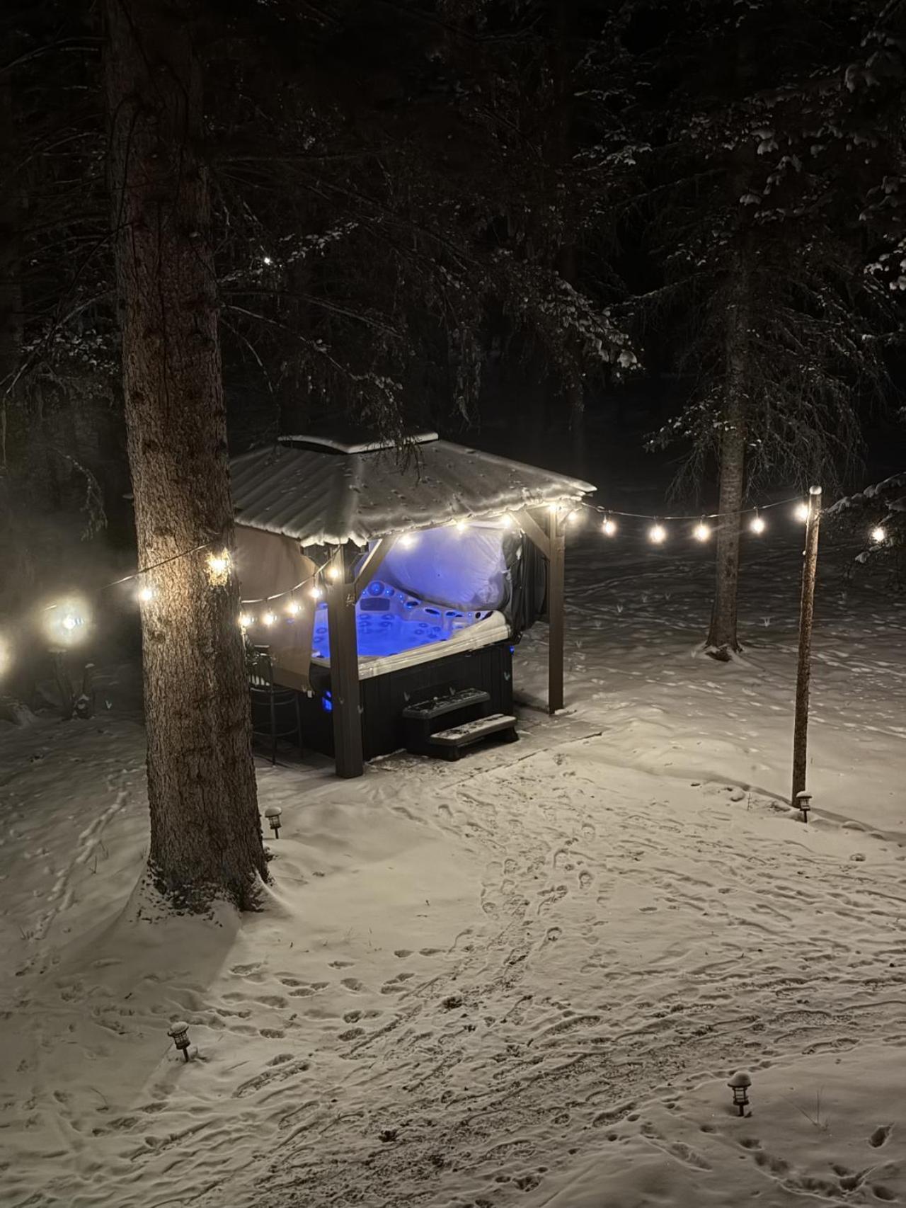 Rustic Cozy Cabin With Hot Tub Bragg Creek Экстерьер фото