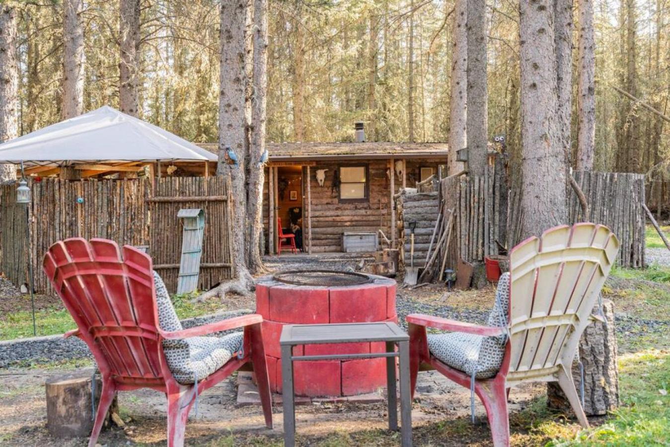 Rustic Cozy Cabin With Hot Tub Bragg Creek Экстерьер фото